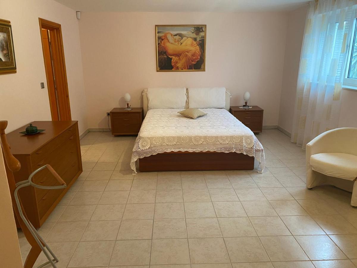 Apartment L'Odore Del Mare Dolac Exterior photo